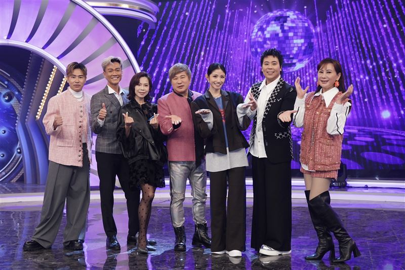 歐漢聲(左起)、林俊逸、曾心梅、胡瓜、李千娜、邵大倫、陳亞蘭主持群和特別嘉賓李千娜。(圖/記者趙于瑩攝影)