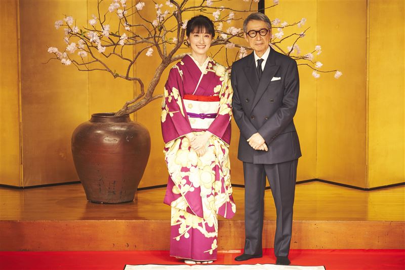 田中千繪首次合體彩妝大師父親田中東尼