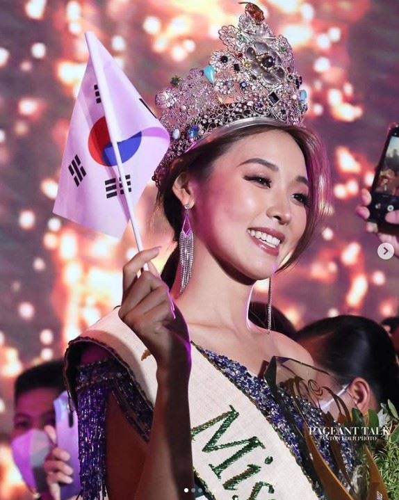 崔美娜秀參加地球小姐並奪冠