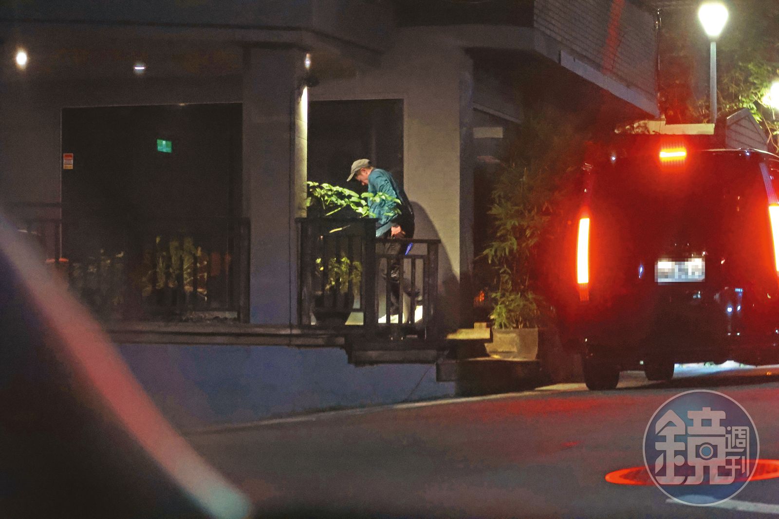 郭富城在麻辣鍋店用餐