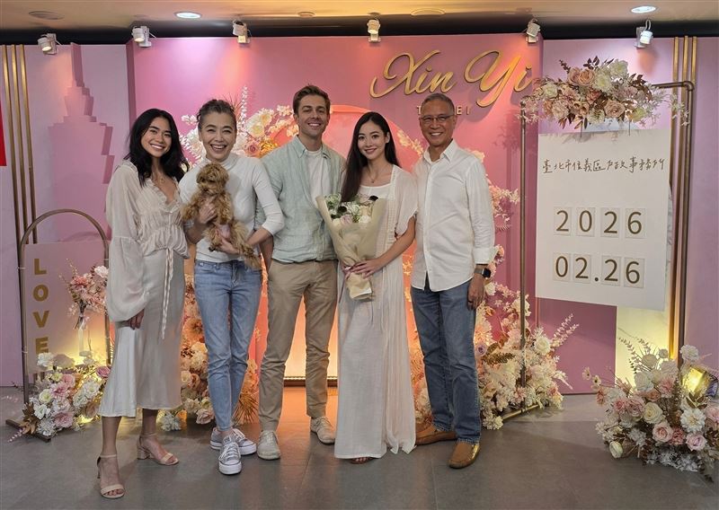 登记结婚合照