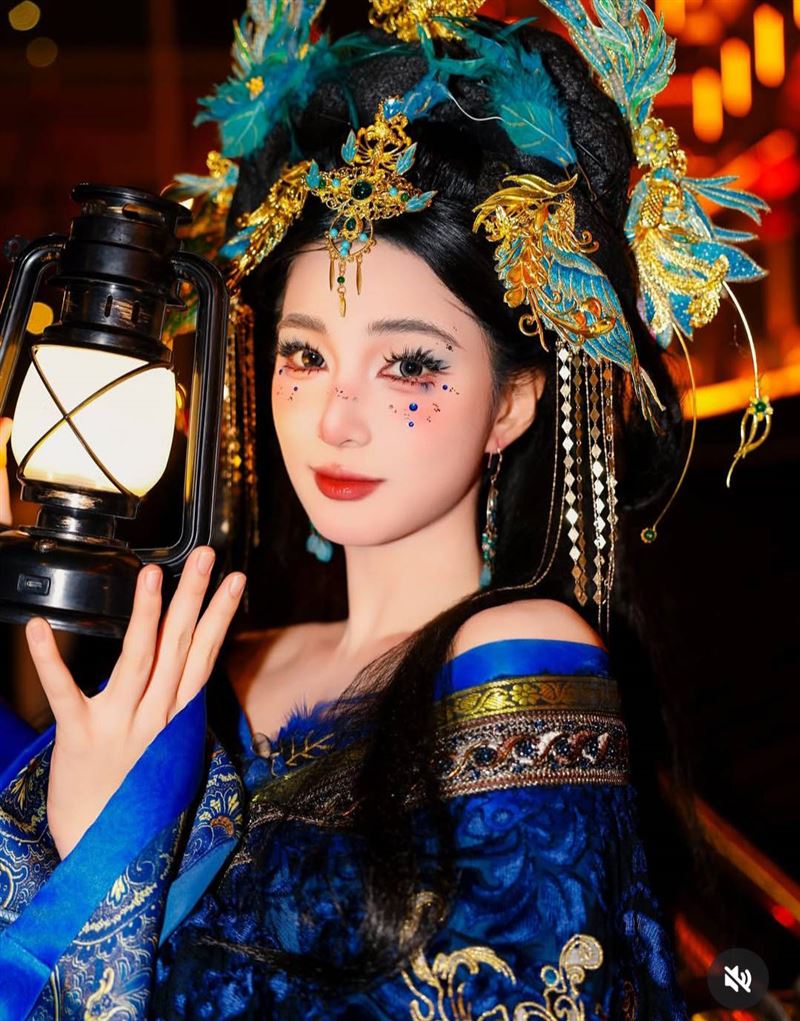 律喜离婚后重返演艺圈