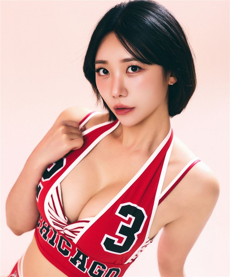 紅色比基尼宣傳照