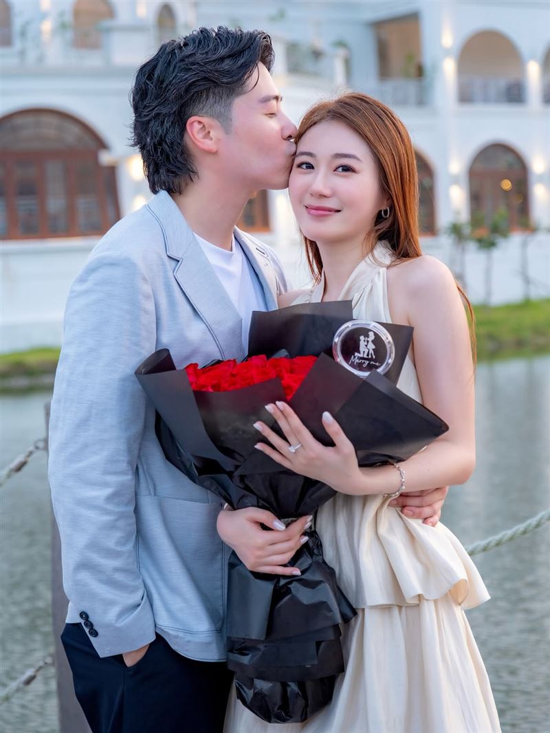 王菲與未婚夫張子丰上個月訂婚