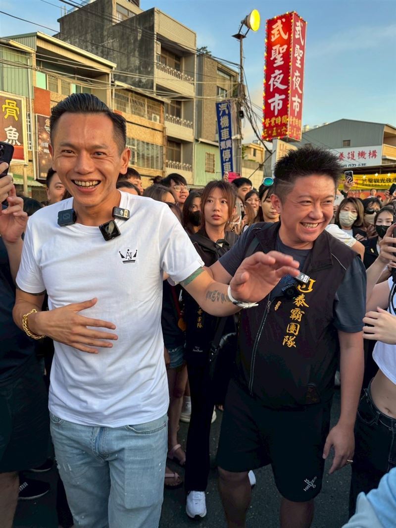 賓賓哥與AJ哥（左）戰火延燒