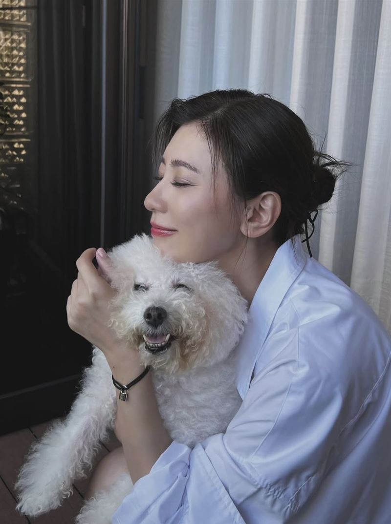 賈靜雯悲痛爱犬离世