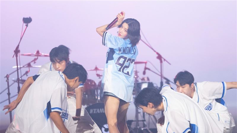 權恩妃演唱多首舞曲