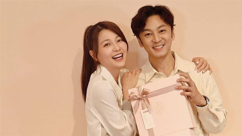 謝京穎與張書偉結婚1年半