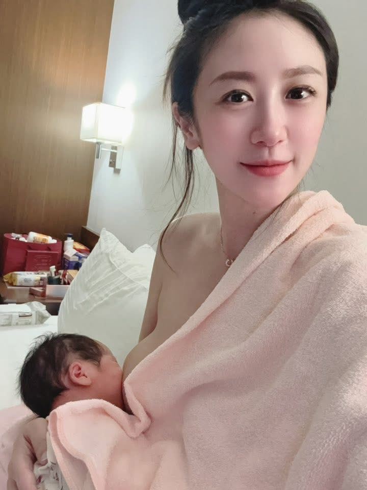 蔡允潔哺乳照片