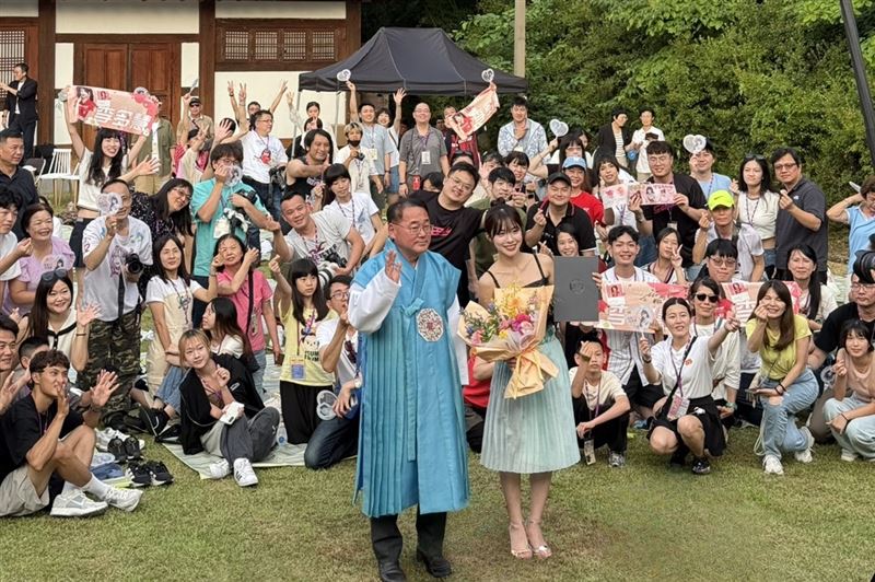 聘書交接與粉絲互動