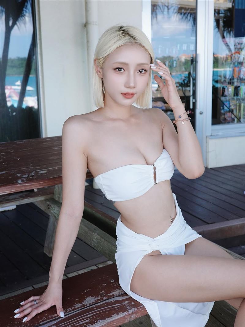 第三组粉色条纹运动风比基尼