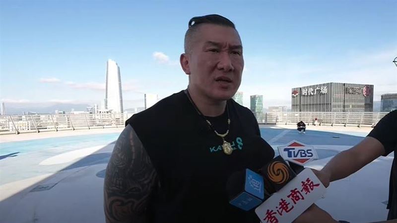 館長在深圳開直播的畫面