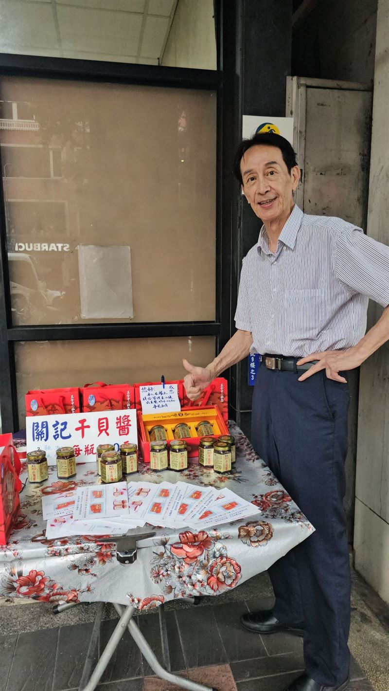 眭澔平到場捧場關聰并合照