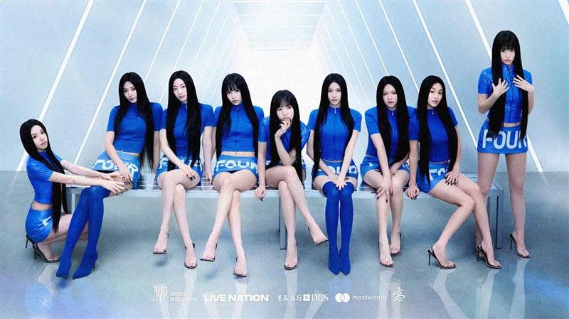 TWICE全球巡演海報或現場影像