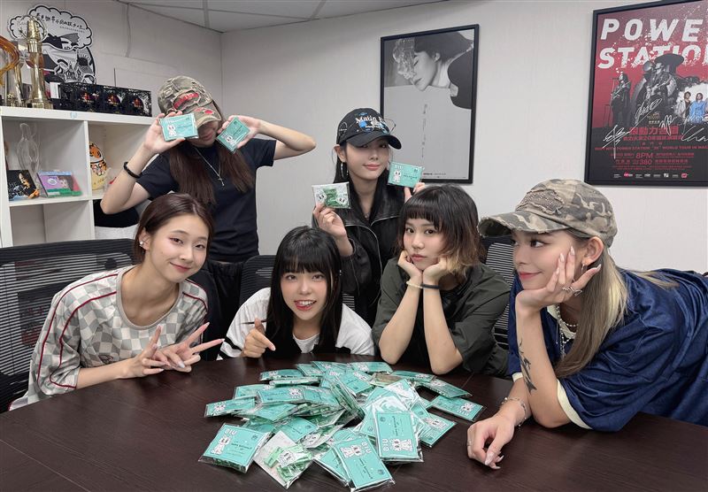 翻跳FAMOUS與粉絲互動