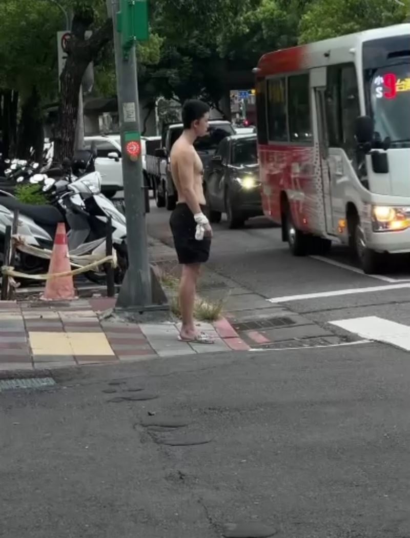 孫安佐街頭被拍到的畫面