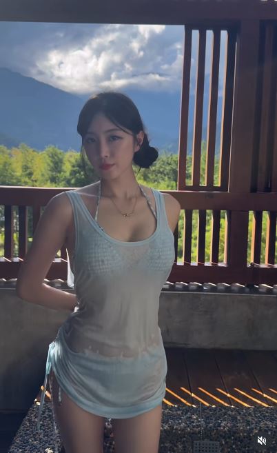 安芝儇泳装细节