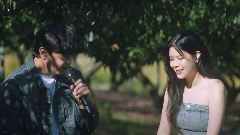 LYn与ISU离婚新闻现场图（LYn在右、ISU在左）
