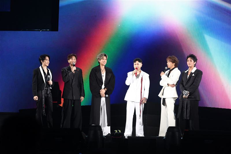 Energy擔任蕭秉治《活著Alive》演唱會嘉賓。