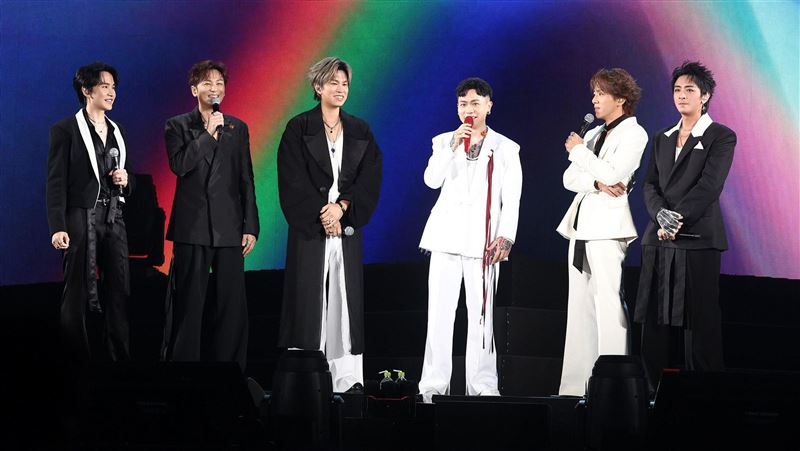 蕭秉治《活著Alive》高雄巨蛋海报图