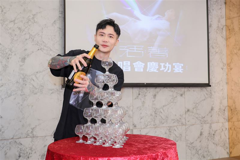 蕭秉治慶功宴照片