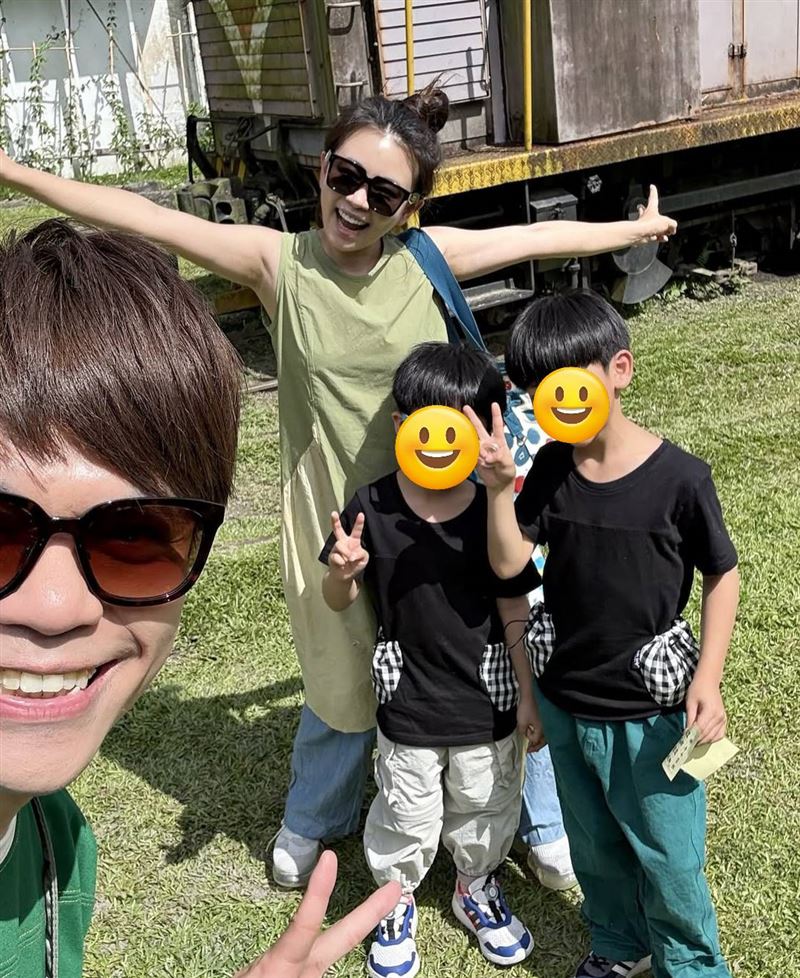 蔡阿嘎一家四口合影