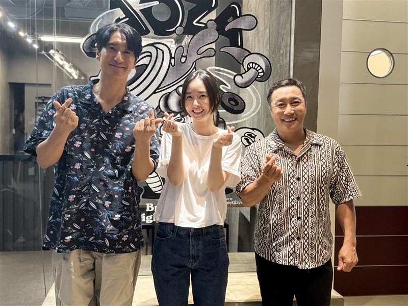 韓星申鉉濬與裴優熙等在台中拍攝