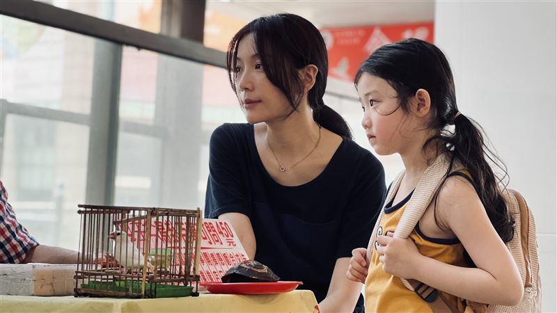 蔡淑臻與葉子綺在左撇子女孩的母女關係