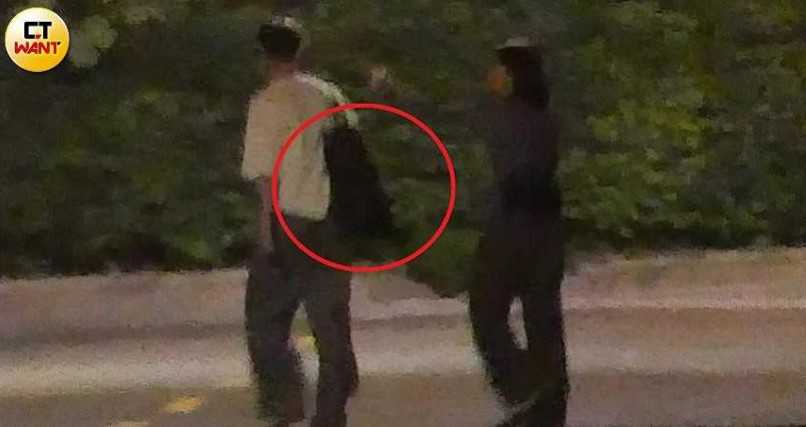 席惟倫與吳心緹打球