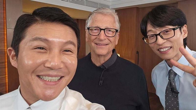 三人合影與現場氛圍