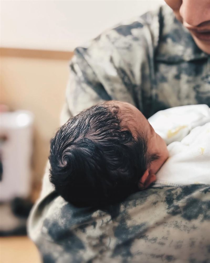 熊仔與李優歡迎愛女誕生地球