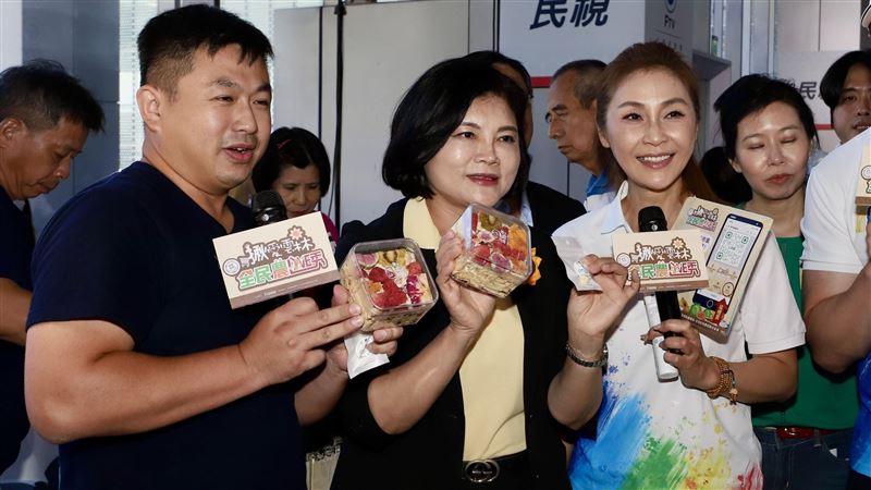 現場照片，民視提供的資料說明