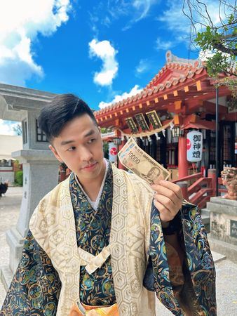粉絲遞出1萬日圓的瞬間