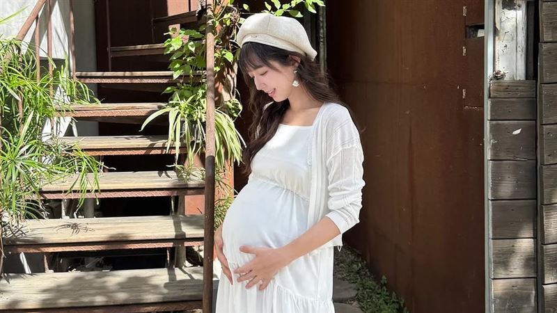 洪詩敬佩孕媽咪