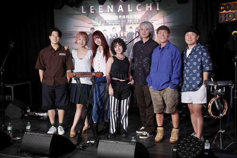 Leenalchi成員合照
