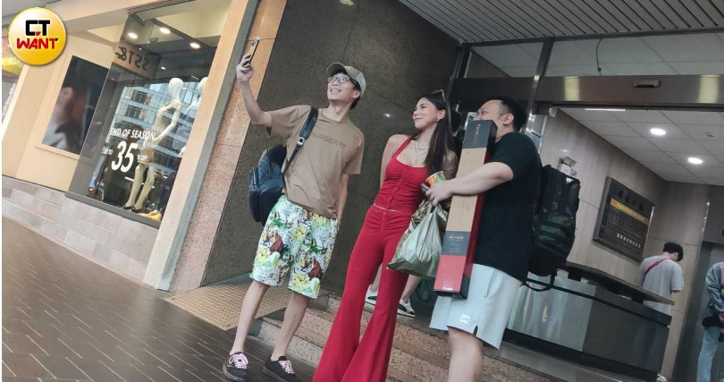 蕾菈与廖老闆Welson合影