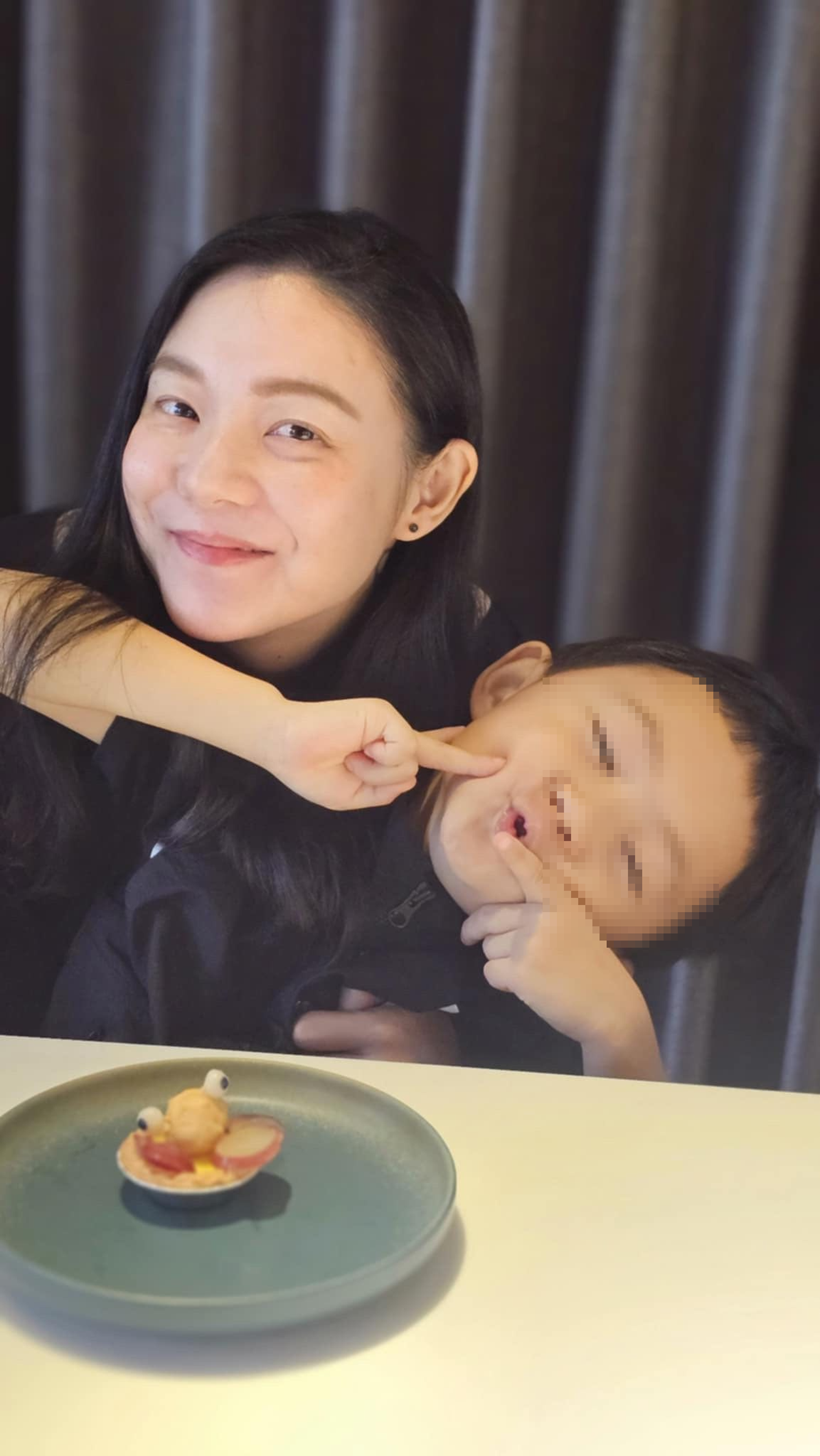 歐陽靖母子旅遊照片