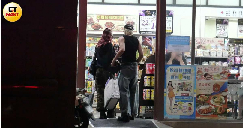 妙莎與薛恩逛超商