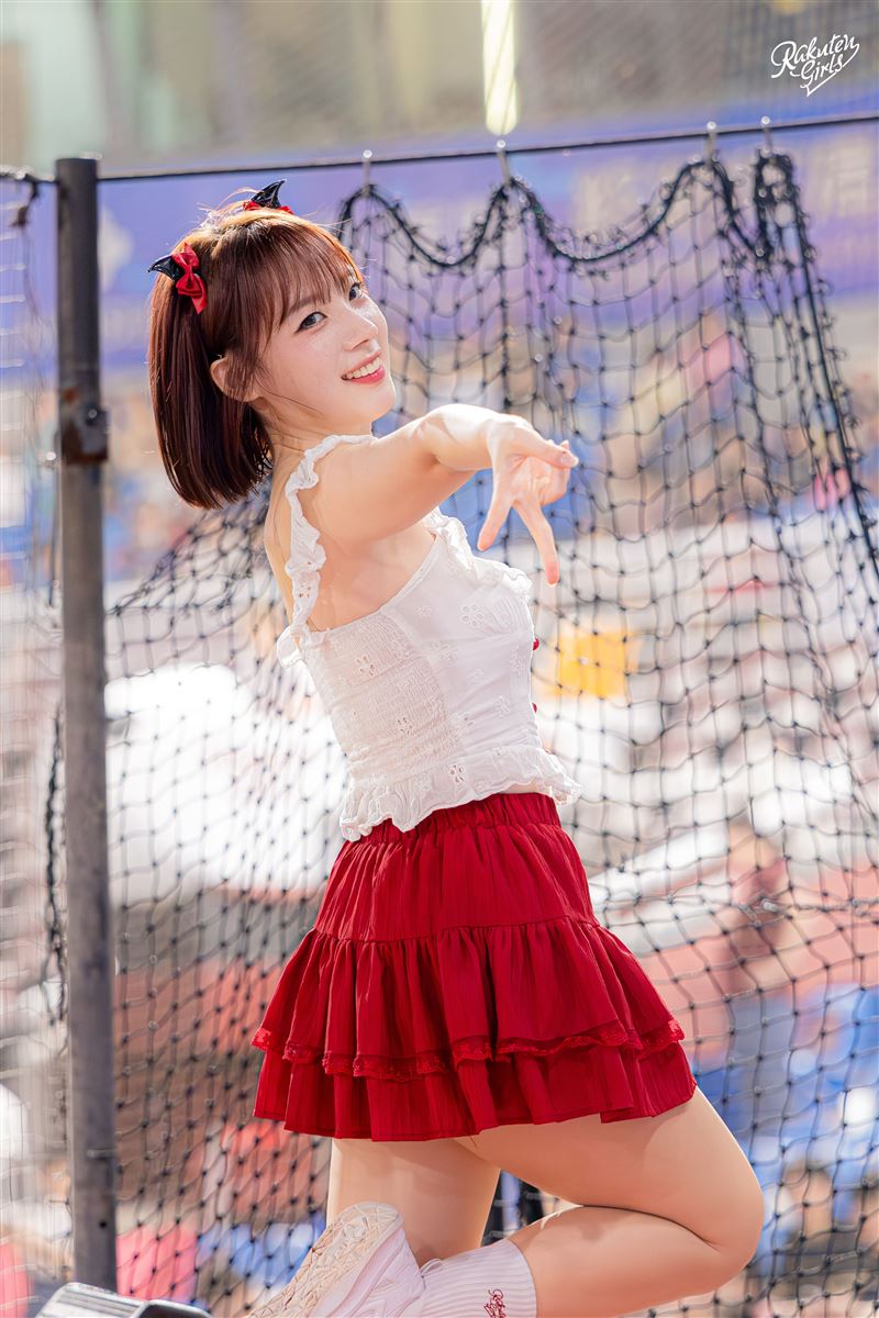 河智媛與Rakuten Girls照片