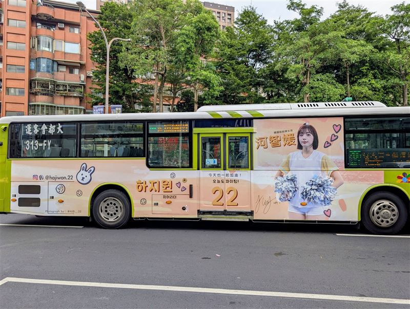 公車廣告照片