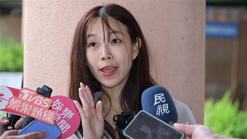 簡簡受訪與鄧佳華相關畫面