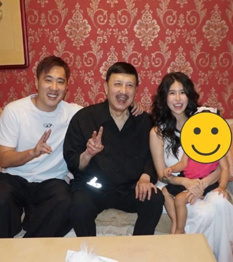 余天与李亚萍的独子余祥銓照片