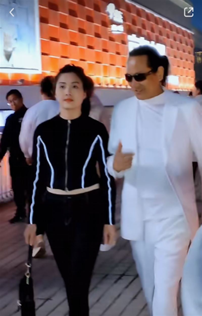 墨鏡男为网络模仿者