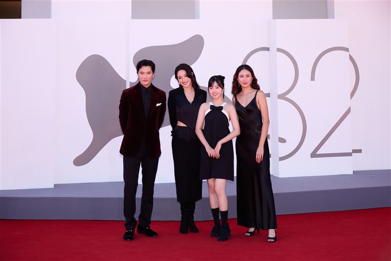 邱澤、舒淇等人出席威尼斯首映红毯