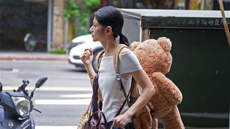 李千娜新歌邀請黃奇斌合唱