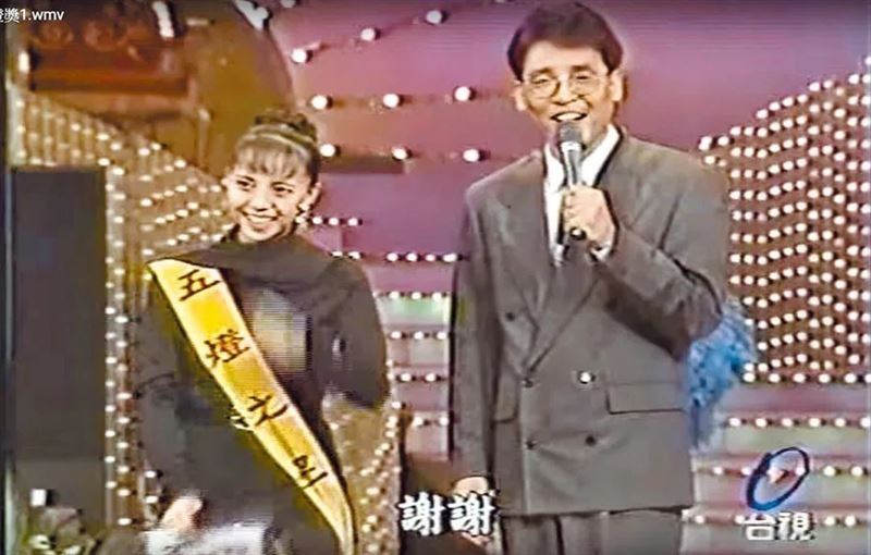 張惠妹當年是第一位〈五燈之星歌唱擂台〉的五度五關得主，嘹亮歌聲讓她一炮而紅。