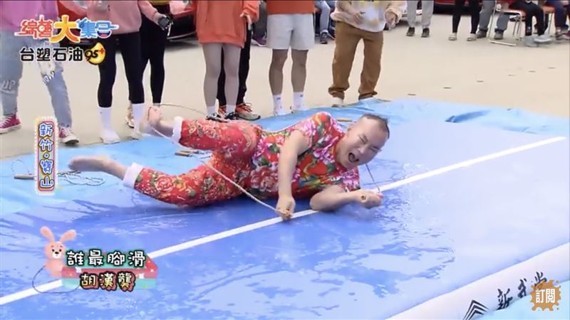 去年錄影現場摔倒畫面