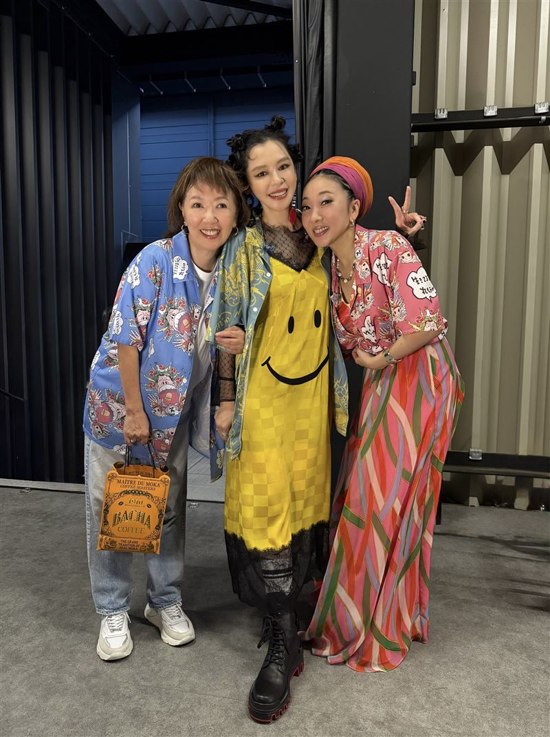 徐若瑄（中）與淺田美代子（左）、米希亞（右）難得同框