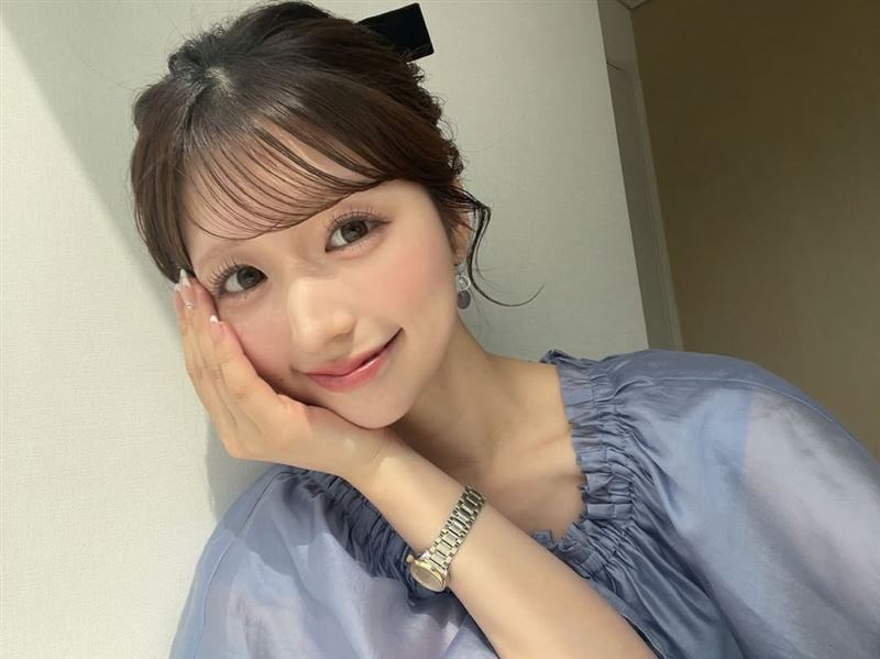 小林李衣奈近景