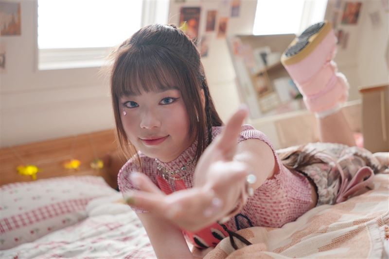 欣菲新单曲宣传照